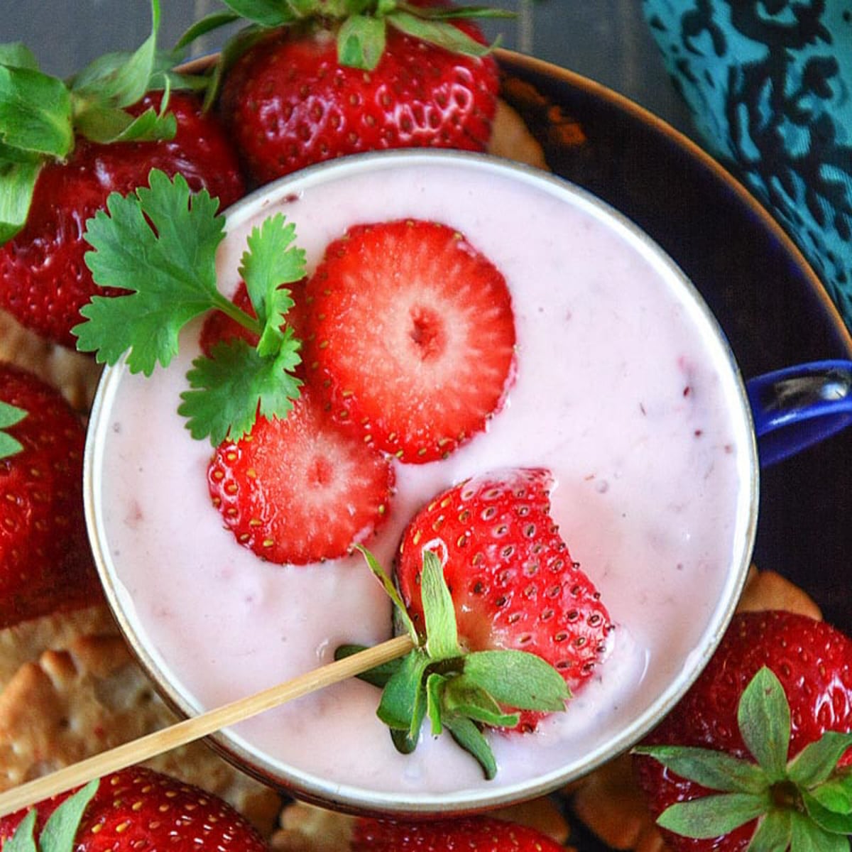 H-E-B Large Fresh Fruit Party Tray - Strawberry Cheesecake Dip