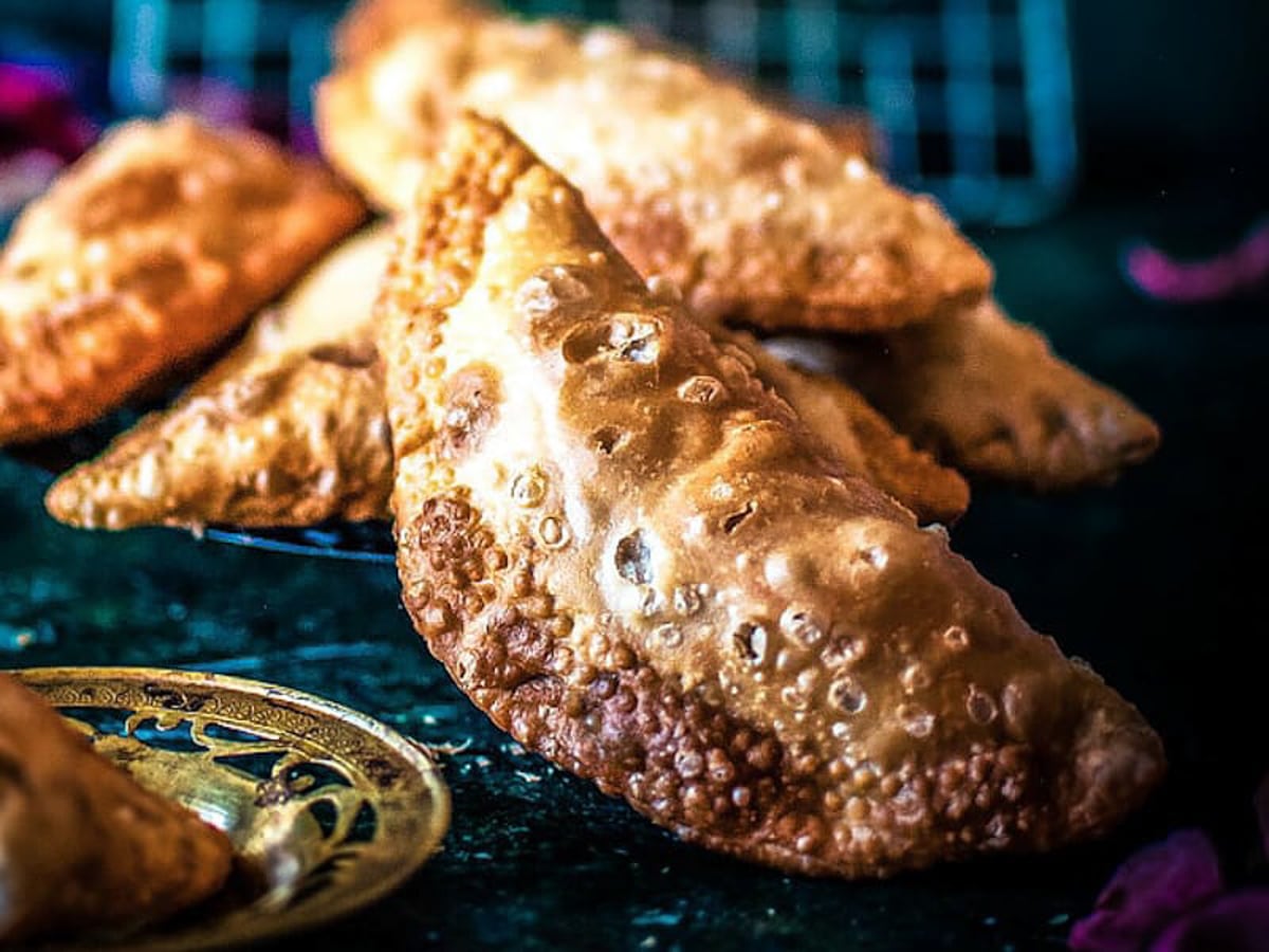 Gujiyas (Indian Fried Pies or sweet empanada)  चर्चे चौके के Charche  Chauke Ke