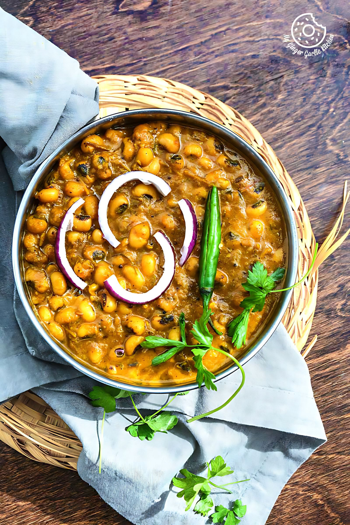 Black Eyed Peas Curry in Pepper Onion Sauce