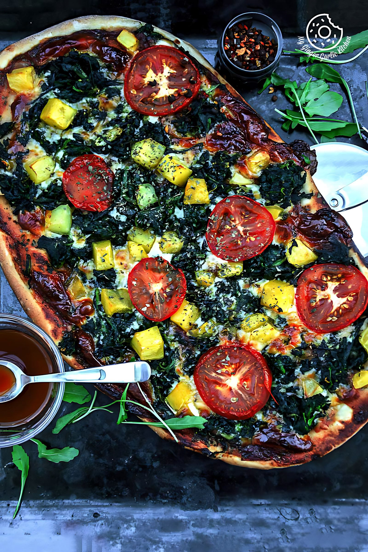 recipe-Garlicky-Spinach-Mango-Tomato-Pizza-with-Hot-Pepper-Sauce-and-Flakes|mygingergarlickitchen.com/ @anupama_dreams