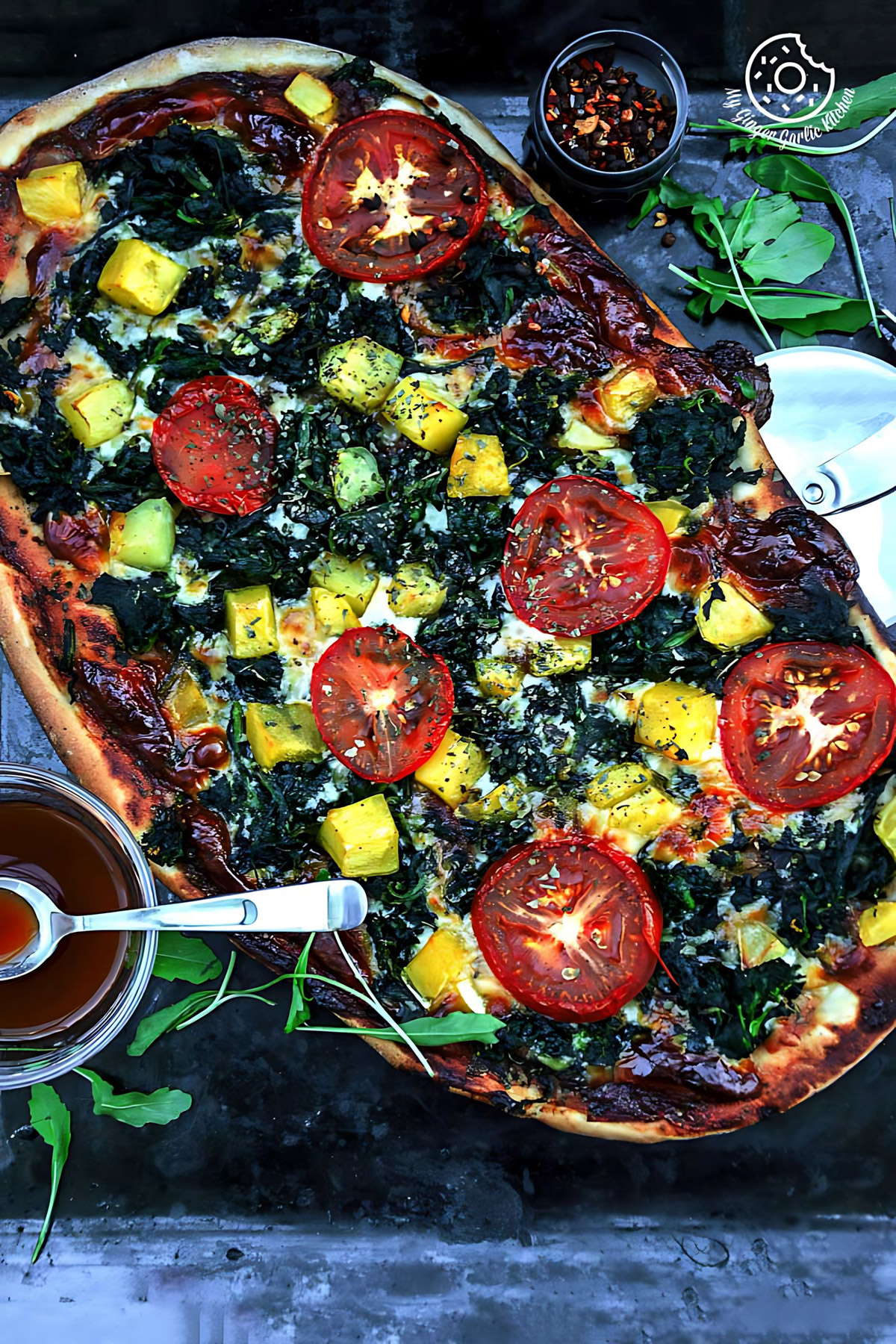 Image of Garlicky Spinach Mango Tomato Pizza