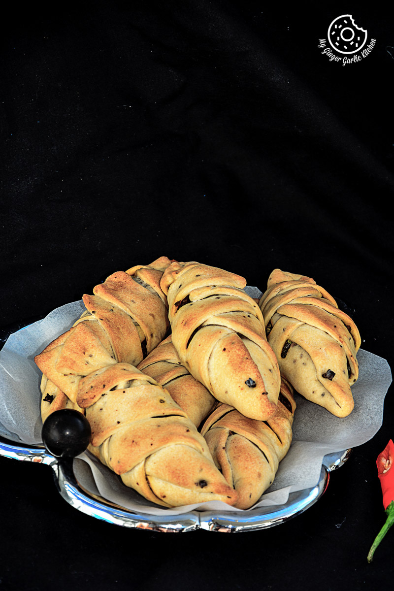 recipe-Baked-Samosa-With-Chocolate-Tamarind-Chuntey|mygingergarlickitchen.com/ @anupama_dreams
