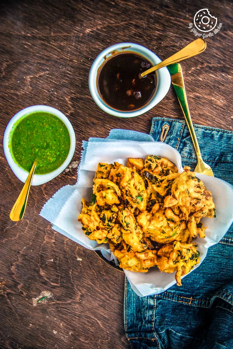 Crispy Aloo Palak Pakora Recipe + Video (Spicy Spinach Potato Fritters ...