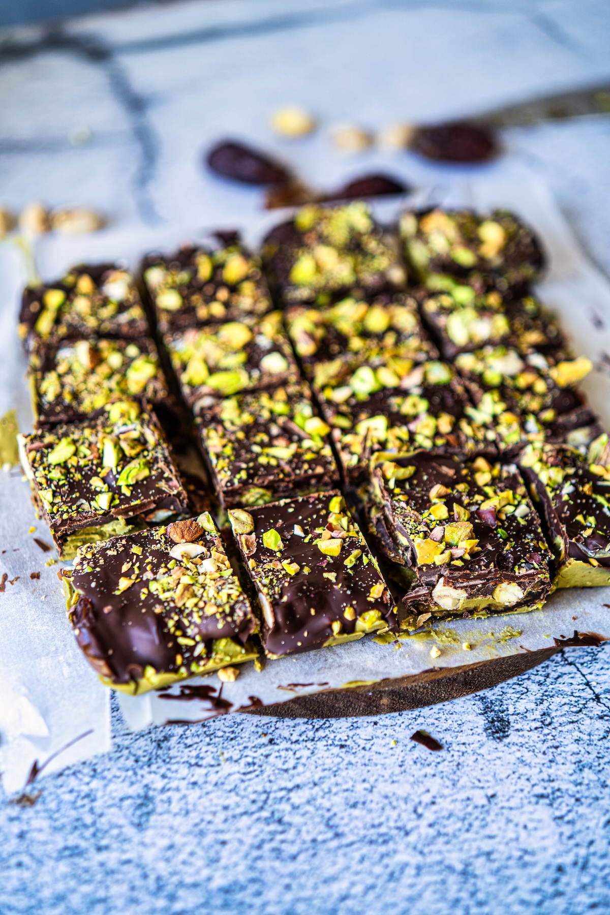 No Bake Chocolate Pistachio Date Bars